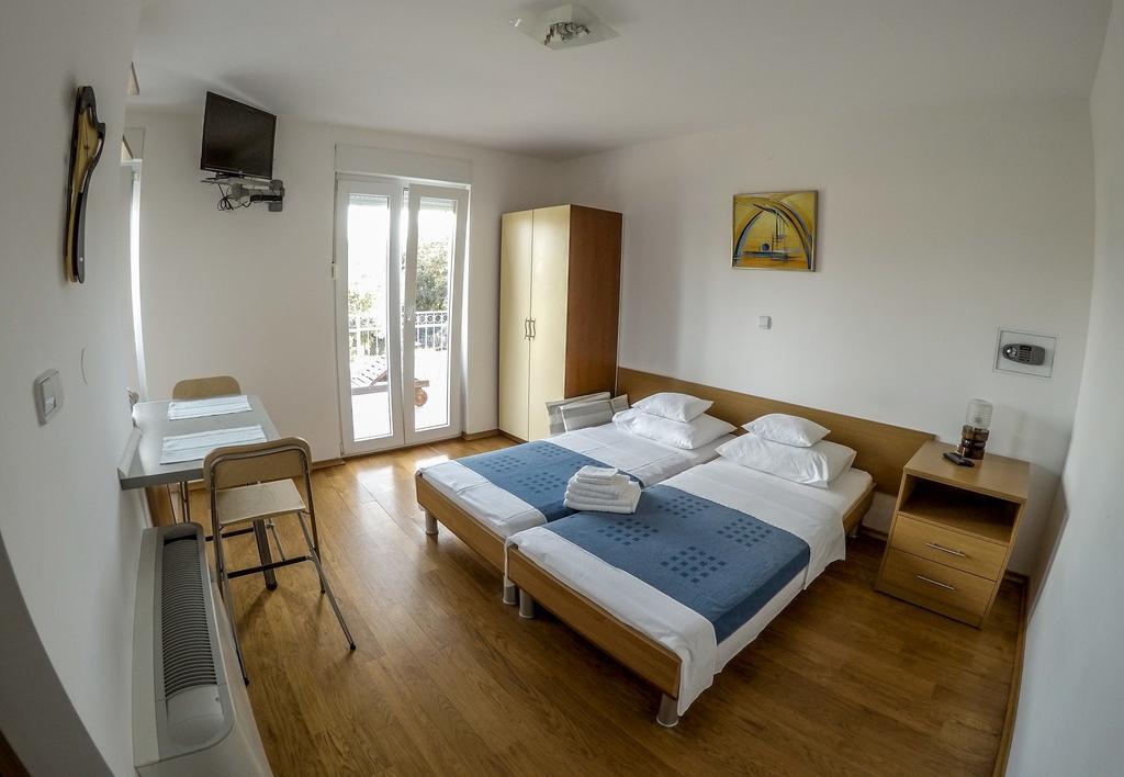 Apartments Car Kampor Δωμάτιο φωτογραφία